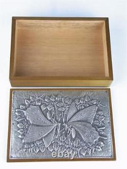 BUTTERFLY RELIEF ENGRAVING BOX Signed by TAKASHI OSUGA Japanese Antique Fine Art