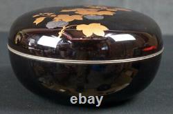Fine Japan lacquered wood Iremono floral Maki-e 1930s hand craft