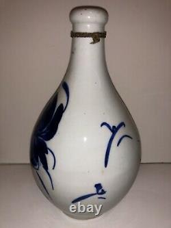 Fine Japanese Blue & White Arita Tokkuni Sake Bottle