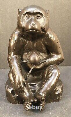 Fine Japanese Taisho Bronze Monkey witha Peach, Signed
