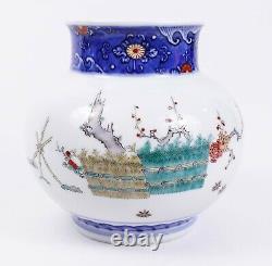 Fine Sakaida Kakiemon Japanese Porcelain Vase Perfect