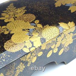 Japanese Antique Meiji Period Fine Quality Makie Flower Emblem Pox Width 24.5cm