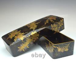 Japanese Antique Meiji Period Fine Quality Makie Flower Emblem Pox Width 24.5cm