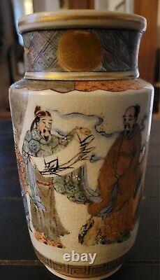 Marvelous Antique Japanese Satsuma Vase with Fine Details Meiji Period, 7