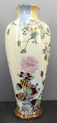 Tall Japanese Meiji Porcelain Vase with Fine Decorations, Signed