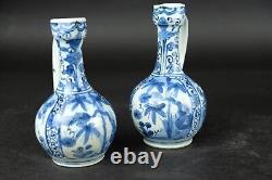 2 beaux pichets antiques japonais Arita bleus et blancs datant d'environ 1700