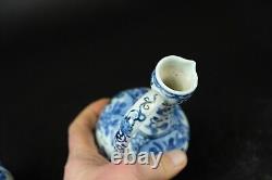 2 beaux pichets antiques japonais Arita bleus et blancs datant d'environ 1700