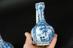 2 beaux pichets antiques japonais Arita bleus et blancs datant d'environ 1700