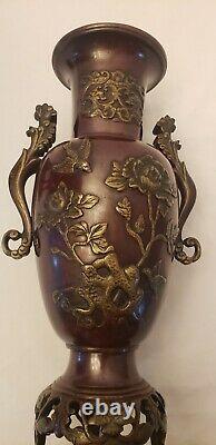 A Fine Pair Japonais Meiji Bronze Vases Métalliques Mixtes Avec Allows Et Fleurs 16