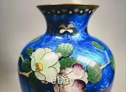 Antique 19ème Siècle Japonais Fleurs D’émail Fin Et Papillons Sur Le Vase En Laiton