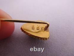Antique Chinois Japonais Exportation en or jaune 24 carats « Broche de chapeau en pierre de jade en forme de bouclier »