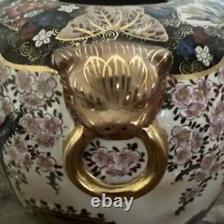 Antique Finely Detailed Japanese Meiji Period Satsuma Urn Jar with Lid Scenery 	 		<br/>

<br/>  Jarre urne Satsuma de l'époque Meiji japonaise finement détaillée avec couvercle et paysage