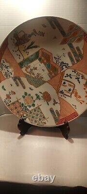 Assiette de charge en porcelaine japonaise finement peinte à la main, période Edo vers 1840