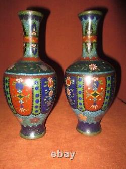 Beau paire de vases cloisonné japonais de l'époque Meiji, 8.25 1880's