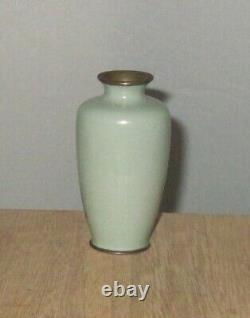 Beau petit vase en émail cloisonné japonais avec un design de deux grues en argent vintage