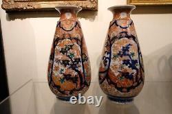 Beaux vases japonais Imari en forme de poire du XIXe siècle, 30 cm / 12 pouces, grues.