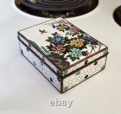 Belle boîte à bijoux en cloisonné d'époque avec des motifs floraux et un oiseau JAPONAIS