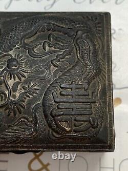 Boîte antique japonaise de dragon, design orné, métal et bois, vers les années 1940, très rare