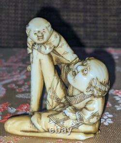 Edo Période Fine Sculpté & Coloré Boxwood Netsuke Représentant Ashinaga & Petit Homme