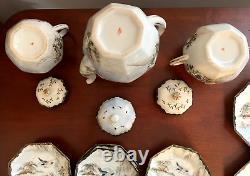Ensemble de thé en porcelaine japonaise fine d'époque avec 30 pièces, signé par l'artiste, pour 6 personnes