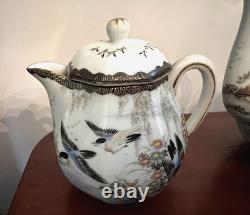 Ensemble de thé en porcelaine japonaise fine d'époque avec 30 pièces, signé par l'artiste, pour 6 personnes