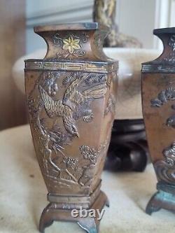 Ext. Paire de beaux vases japonais en bronze de l'époque Meiji avec des singes, des faucons, des oiseaux et des fleurs 5
