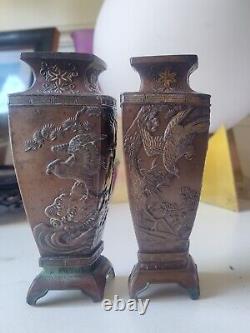 Ext. Paire de beaux vases japonais en bronze de l'époque Meiji avec des singes, des faucons, des oiseaux et des fleurs 5