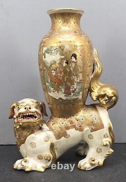 Fin Japonais Meiji Satsuma Okimono Shi- Shi Avec Un Vase Sur Son Dos