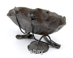 Fine Meiji Japonais Bronze Ikebana Grenouille Lotus Lily Pad Vaisseau De Bateau Vase Signé