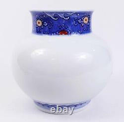 Fine Sakaida Kakiemon Vase De Porcelaine Japonaise Parfait