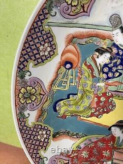 Fine et ancienne porcelaine japonaise 18 assiette chargeur avec des figures