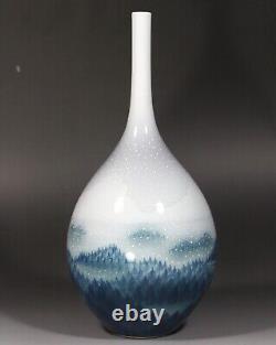 Forêt de neige japonaise fine au début du printemps Vase signé avec boîte par Fujii Shumei