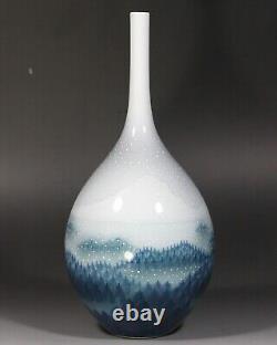 Forêt de neige japonaise fine au début du printemps Vase signé avec boîte par Fujii Shumei