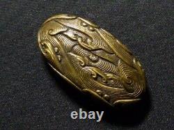 Fuchigashira Fuchi Kashira Vagues de Caps Blancs Sculpture Fine Antique Japonaise de l'Ère Edo