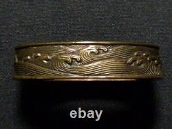 Fuchigashira Fuchi Kashira Vagues de Caps Blancs Sculpture Fine Antique Japonaise de l'Ère Edo