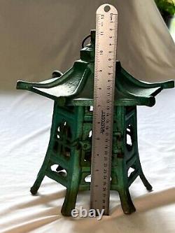 Grande lanterne de jardin suspendue en fonte d'antiquité japonaise