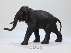 Grande sculpture en bronze d'éléphant de l'époque Meiji japonaise, finement coulée et antique