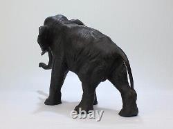 Grande sculpture en bronze d'éléphant de l'époque Meiji japonaise, finement coulée et antique