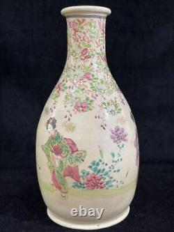 Japonais Antique Satsuma Ware Kinkozan Signé Vase 9.4 Tall Finely Painted Work