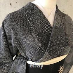 Kimono japonais en soie pure, motif fin Edo Komon, 160,5 cm noir Yamato Antiquité.