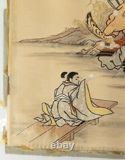 Panneau en soie finement brodé représentant des figures antiques chinoises ou japonaises
