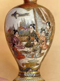 Petit vase japonais de la période Meiji en Satsuma, signé