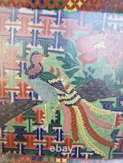 Plaque en émail cloisonné japonais de l'époque Edo finement réalisée avec des oiseaux et des fleurs