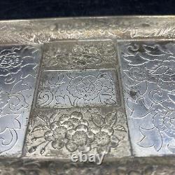 Plateau de fumeurs japonais en argent et métal doré avec boîte, cendrier et briquet.
