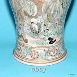 Porcelaine japonaise ancienne fine du XIXe siècle. Vase en Satsuma doré représentant un immortel savant.
