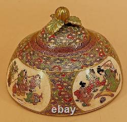 Pot en céramique couvert japonais de l'ère Meiji avec de fines décorations par Kinkozan