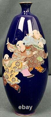 Rare Antique Meiji Era Fine Silver Wire Japanese Cloisonne Vase Children At Play<br/> 	  <br/>Translation in French: Vase cloisonné japonais ancien de l'ère Meiji en fil d'argent fin avec des enfants qui jouent