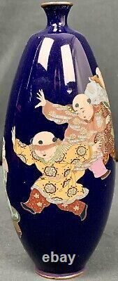 Rare Antique Meiji Era Fine Silver Wire Japanese Cloisonne Vase Children At Play
<br/>	

 <br/>
	Translation in French: Vase cloisonné japonais ancien de l'ère Meiji en fil d'argent fin avec des enfants qui jouent