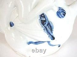 Théière rare en porcelaine fine bleue et blanche de Hirado, Japon, représentant un chien