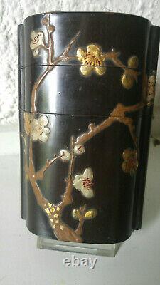 Un Gros Inro Japonais. Beau Laquer, Fleur Et Bambou, Superbe Design